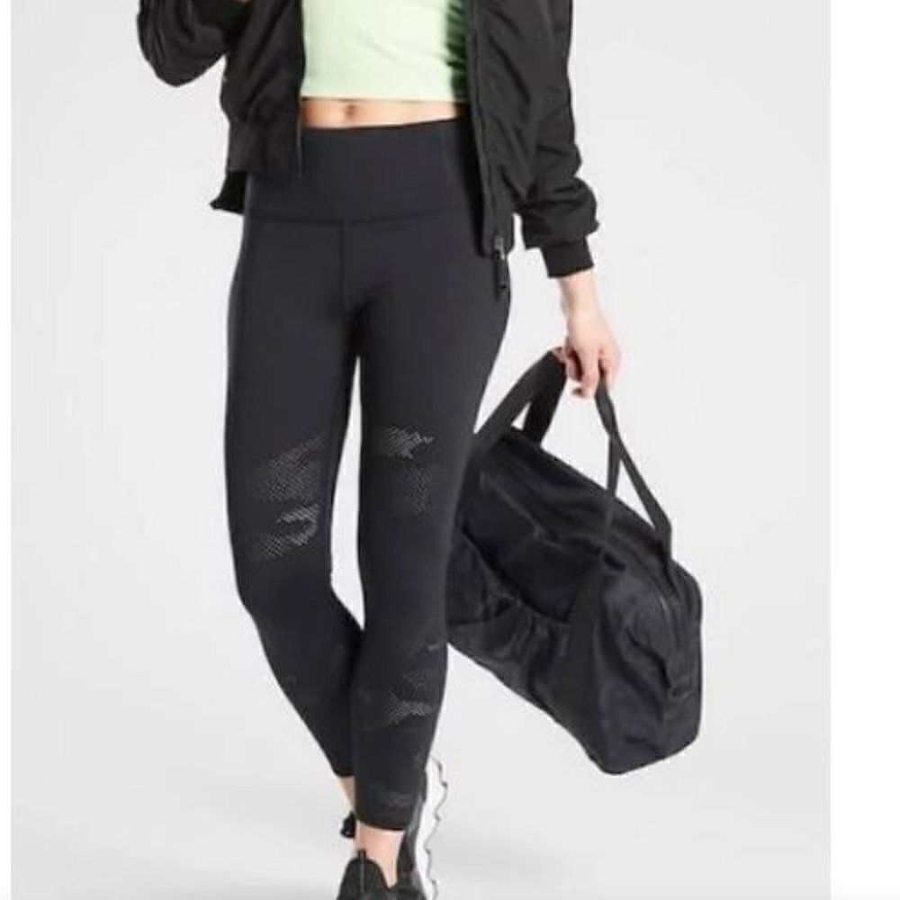 ATHLETA Persistence Camo Laser Cut 7/8 Tight Legging Black Size Medium